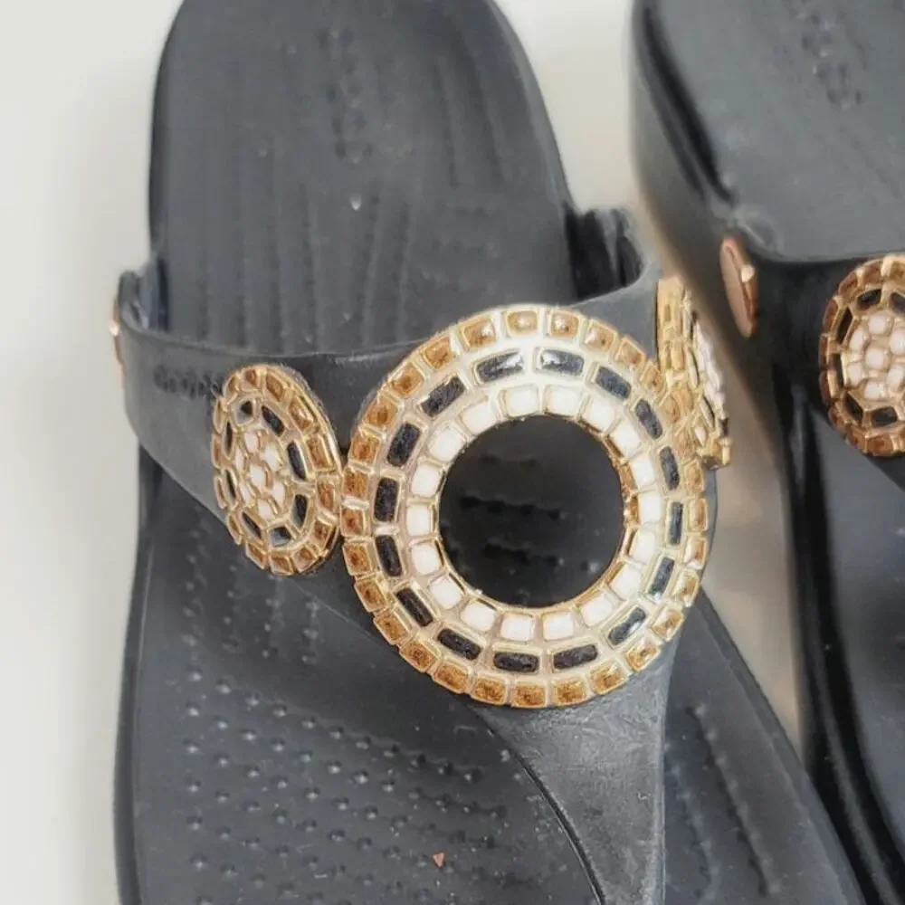 Crocs Sanrah Diamante Wedge Flip Sandal in Black, sz 10 - Picture 10 of 16